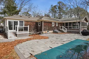 3 Robins Nest Ln, Hampton Bays, NY 11946 - Photo 5