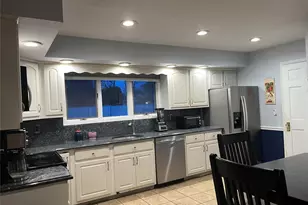 3 Decatur Ln, Lake Grove, NY 11755 - Photo 3