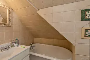 24 Yale Ave, Hewlett, NY 11557 - Photo 15