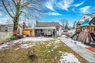 26 Smith St, Amityville, NY 11701 - Photo 39