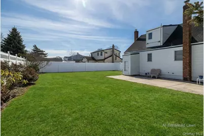 690 N Hamilton Avenue, Lindenhurst, NY 11757 - Photo 27