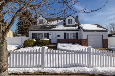 690 N Hamilton Avenue, Lindenhurst, NY 11757 - Photo 29