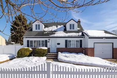 690 N Hamilton Avenue, Lindenhurst, NY 11757 - Photo 31