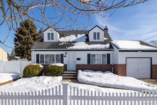 690 N Hamilton Ave, Lindenhurst, NY 11757 - Photo 31