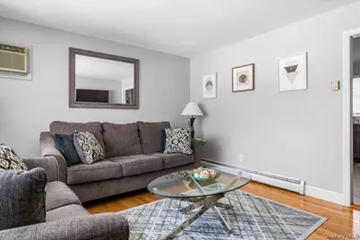 690 N Hamilton Avenue, Lindenhurst, NY 11757 - Photo 5