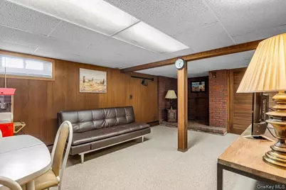 690 N Hamilton Avenue, Lindenhurst, NY 11757 - Photo 19