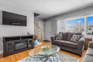 690 N Hamilton Ave, Lindenhurst, NY 11757 - Photo 7