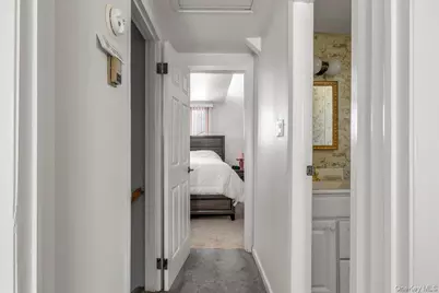 690 N Hamilton Avenue, Lindenhurst, NY 11757 - Photo 15