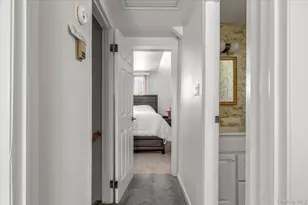 690 N Hamilton Ave, Lindenhurst, NY 11757 - Photo 15