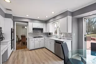 38 Arista Dr, Dix Hills, NY 11746 - Photo 11