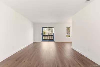 909 Fenway Road, Saint James, NY 11780 - Photo 7