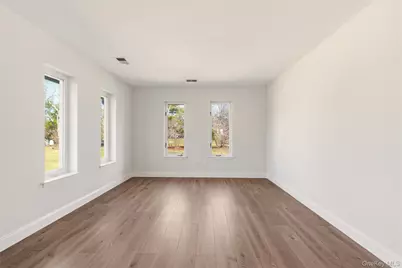 909 Fenway Road, Saint James, NY 11780 - Photo 17