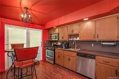 35 Crossway Drive, Deer Park, NY 11729 - Photo 7