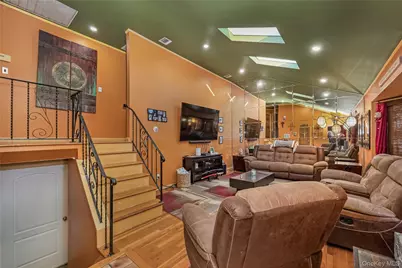 35 Crossway Drive, Deer Park, NY 11729 - Photo 3