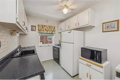 2537 Jerusalem Avenue #2J, North Bellmore, NY 11710 - Photo 11