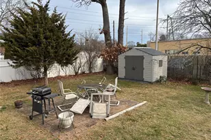 33 Lakewood Ave, Ronkonkoma, NY 11779 - Photo 15