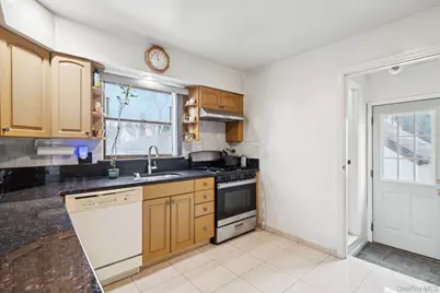 174 Bellmore Street, Floral Park, NY 11001 - Photo 13