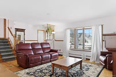 4 Karp Drive, Islip Terrace, NY 11752 - Photo 3