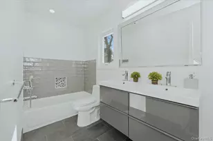 4 Lawrence Pl, Pelham, NY 10803 - Photo 17