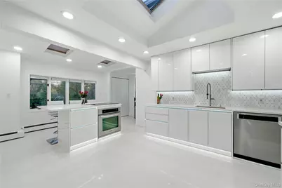 49 Canterbury Road, Woodbury, NY 11797 - Photo 5