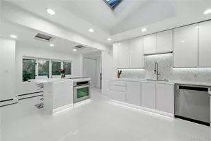 49 Canterbury Rd, Woodbury, NY 11797 - Photo 5