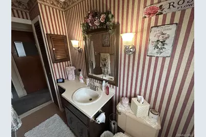 119 Jefferson Street, East Islip, NY 11730 - Photo 13