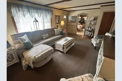119 Jefferson Street, East Islip, NY 11730 - Photo 5