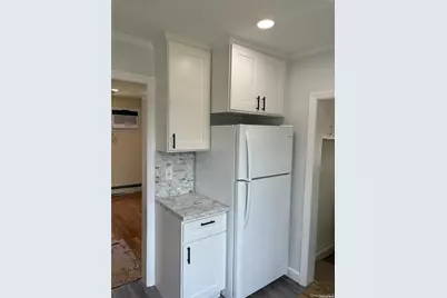 7 W Spruce Street, Islip, NY 11751 - Photo 5