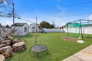 4 Carriage Ln, Levittown, NY 11756 - Photo 21