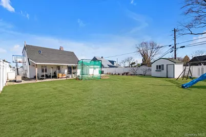4 Carriage Lane, Levittown, NY 11756 - Photo 19