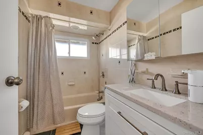 4 Carriage Lane, Levittown, NY 11756 - Photo 9