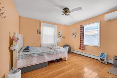 4 Carriage Lane, Levittown, NY 11756 - Photo 7