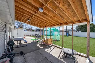 4 Carriage Ln, Levittown, NY 11756 - Photo 17