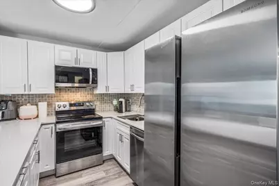 800 Willis Avenue #115, Albertson, NY 11507 - Photo 5