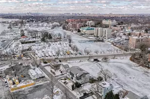 37 Harbor Ln, New Rochelle, NY 10805 - Photo 17