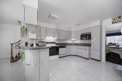 8 Toms Way, Poughkeepsie, NY 12603 - Photo 13