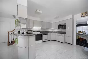 8 Toms Way, Poughkeepsie, NY 12603 - Photo 13