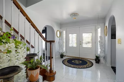 8 Toms Way, Poughkeepsie, NY 12603 - Photo 5