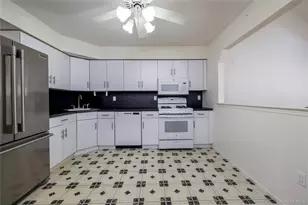 22 Ridgewood Dr, Wantagh, NY 11793 - Photo 13