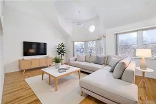 22 Ridgewood Dr, Wantagh, NY 11793 - Photo 3