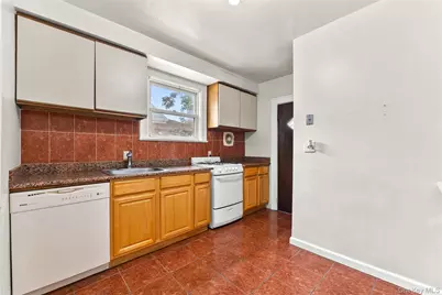 8343 261st Street, Floral Park, NY 11004 - Photo 5