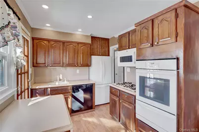 1526 Rhode Avenue, Merrick, NY 11566 - Photo 7