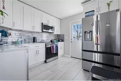 102 Old Farm Road, Levittown, NY 11756 - Photo 7