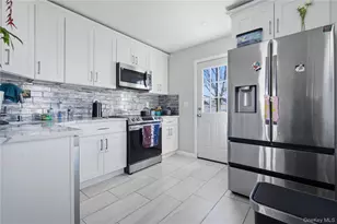 102 Old Farm Rd, Levittown, NY 11756 - Photo 7