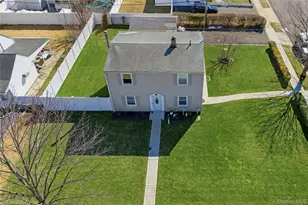 102 Old Farm Rd, Levittown, NY 11756 - Photo 3