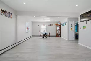 102 Old Farm Rd, Levittown, NY 11756 - Photo 9