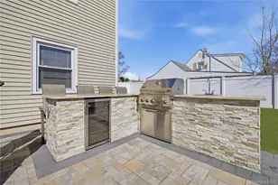 102 Old Farm Rd, Levittown, NY 11756 - Photo 23