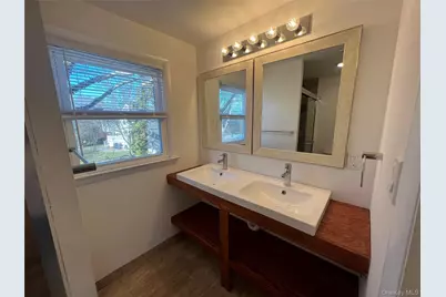 11 Pulaski Place #B, Port Washington, NY 11050 - Photo 11