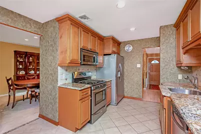 43 Maplewood Drive, Plainview, NY 11803 - Photo 5