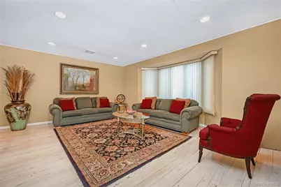 43 Maplewood Drive, Plainview, NY 11803 - Photo 7